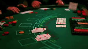 Người chơi Việt Nam tham gia Bingo trực tuyến ao8 trên điện thoại thông minh